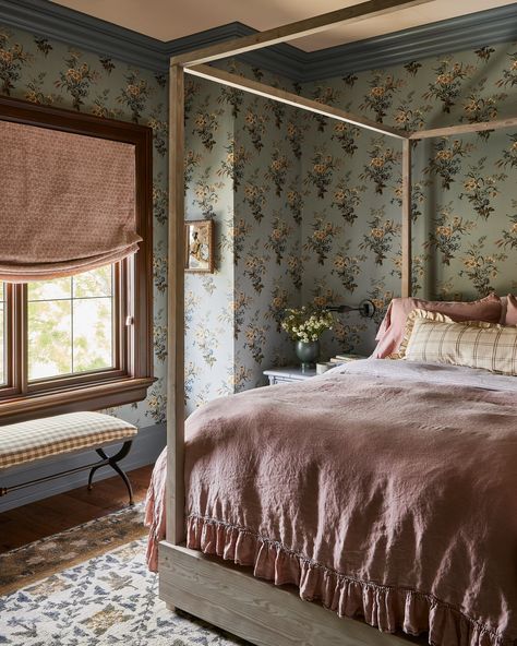 House Of Hackney Wallpaper, Inspirational Homes, Toronto Houses, Victorian Renovation, Oval Room Blue, Two Tone Cabinets, Aesthetic House, Wallpaper Ceiling