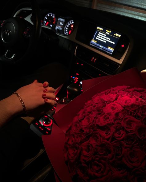 Flowers In Car Aesthetic, Flower Bouquet In Car, Couple Flowers, Baby Bear Tattoo, Diy Eid Decorations, Rich Couple, Giving Flowers, Beautiful Horses Photography, Luxury Flower Bouquets