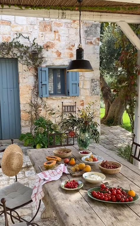 Rustic Pergola, Mediterranean Aesthetic, Deco Champetre, Mediterranean Home, Holiday House, Mediterranean Homes, Italian Summer, Dream House Interior, Outdoor Dining Area