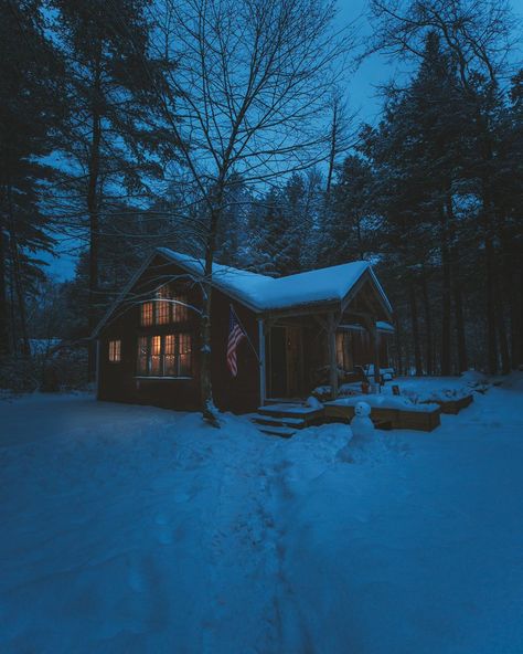 Cute Lights, Norway House, Snowy Cabin, Farmhouse Exterior Design, Cozy Cabins, Antique Doors, Cabin Style, Cabin In The Woods, Cabin Life