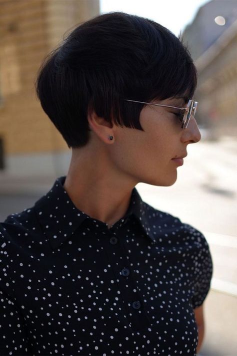 Modern Pageboy Haircut, Boy Haircuts For Women, Page Boy Haircut Women, Pageboy Haircut Women, Page Boy Haircut, Pageboy Hairstyle, Pageboy Haircut, Hair Bobs, Mushroom Haircut