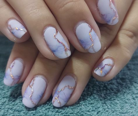 Lavender Marble Acrylic Nails, Lavender Marble Nails Short, Purple Marble Nails Short, Purple Marble Nails With Glitter, Marble Nails Pink And Purple, Marine Nails, Lilac Roses, Rose Gold Nails, Purple Marble