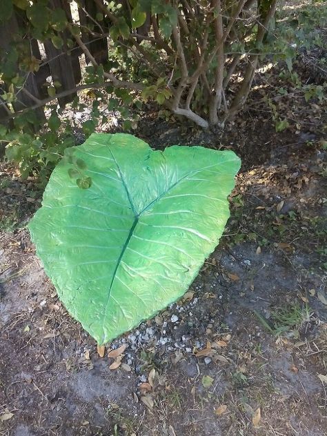 Hometalk :: Elephant Ear Leaf Bird Bath Cement Leaves, Flat Marbles, Painting Shutters, Concrete Leaves, Hydrangea Bush, Garden Plaques, Faux Hydrangea, Bird Bath Garden, Elephant Ears