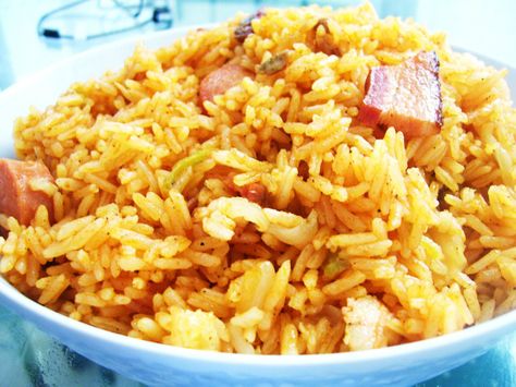 El origen de la palabra “locrio” ¡Hola a todos! Para aquellos que no son dominicanos, les defino primero que es lo que los dominicanos conocemos como “locrio”. El locrio es un arroz gui… Dominican Food, Fried Rice, Rice, Share It, With Friends, Ethnic Recipes, The World, Music