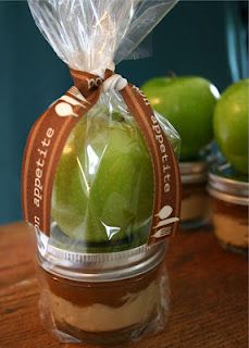 Apple with Caramel Cream Cheese Dip - great idea for Bake Sales!! or birthday party favors, gifts for teachers Caramel Cream Cheese Dip, Apple With Caramel, Apples With Caramel, Craft Hacks, Cream Cheese Dip, Caramel Cream, Caramel Creams, Cream Cheese Dips, Mason Jar Gifts