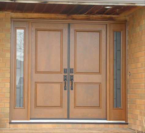 32" RHI Double Entry Door System  2 Panel Oak Grain Fiberglass Doors   w/ Anodized Bronze Astragal  c/w 2 - Fixed 12" Sidelight Panels  w/ 764 Quattro Door Lites  Wood Grain Composite Jamb & Brick Molding Sliding Main Door, Main Door Design Entrance, Door Design Entrance, Classic Entrance, Entry Door With Sidelights, Flush Door Design, Double Doors Exterior, Main Entrance Door Design, Door Exterior