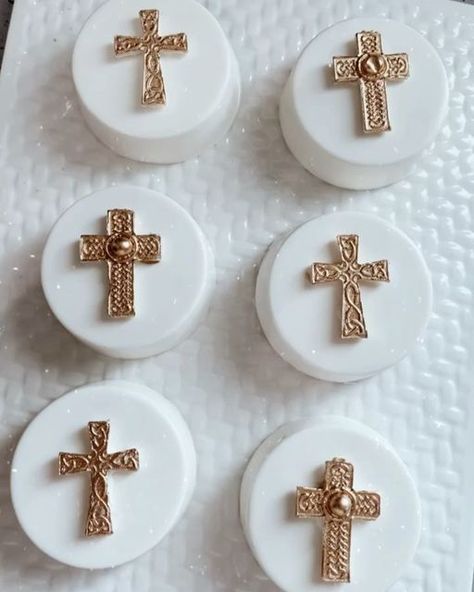 First Communion Treats Dessert Tables, Baptism Treat Table, Baptism Treats, Baptism Food, Baptism Dessert Table, Baptism Desserts, Baptism Cookies, 1st Communion, Chocolate Oreos