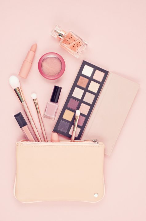 Background Makeup, Makeup Backgrounds, Makeup Logo Design, Pastel Pink Background, Pink And White Background, Makeup Wallpapers, Makeup Logo, Beauty Background, Nude Nail Polish