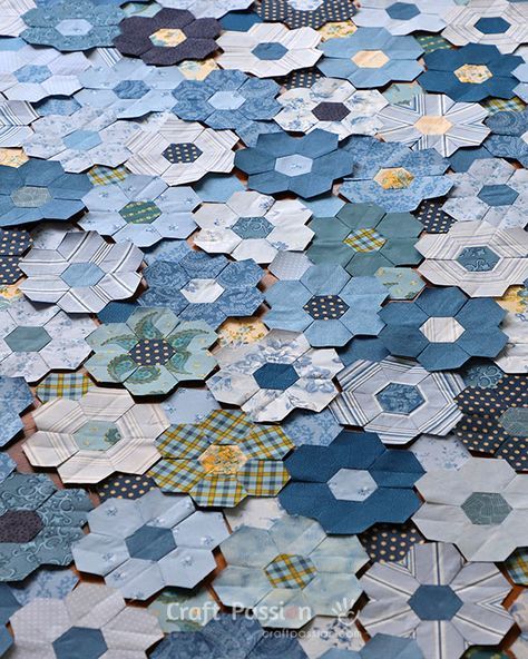 Hexagon Flower Quilt, Flower Quilt Block, Hexie Quilts Patterns, Hexagon Quilt Pattern, Hexagon Patchwork, Hexie Quilt, English Paper Piecing Quilts, Flower Quilts, Block Craft