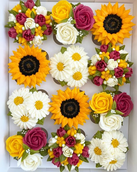 Birthdays Themes, Cupcake Flower Bouquets, Cupcakes Flores, Deco Cupcake, Cupcake Flowers, Sunflower Cupcakes, Elegant Cupcakes, Săpunuri Handmade, Sunflowers And Roses