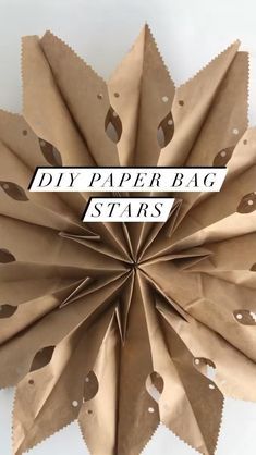 Snöflingor I Papper, Paper Bag Stars, Diy Paper Bag, Paper Bag Crafts, Fun Christmas Party Games, Paper Lunch Bags, Paper Lunch, Paper Snowflakes, Christmas Party Games