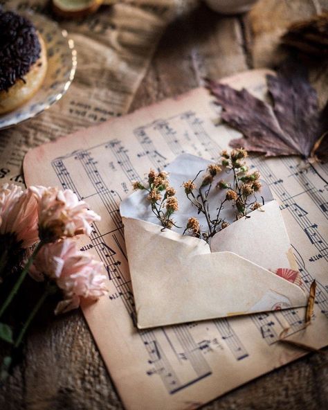 Amazing Legs, Whatsoever Things Are Lovely, Tea Stained Paper, Fairytale Aesthetic, Romantic Academia, Dried Flower Wreaths, Book Instagram, Tea Stains, High Art