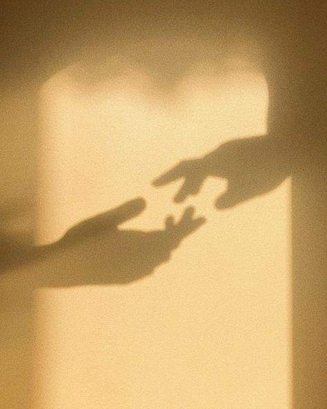 Fingers Touching Aesthetic, Take My Hand Aesthetic, Helping Hand Aesthetic, Two Hands Aesthetic, Hands Reaching For Each Other Aesthetic, Hand Shadow Aesthetic, Shadow Photography Ideas, Hand Holding Aesthetic, Lover Hands