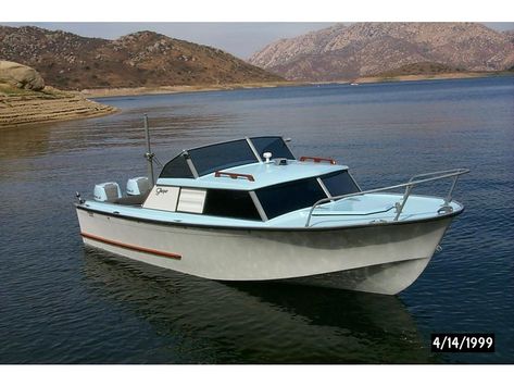 1959 Glasspar Seafair Sedan powerboat for sale in California Power Boats For Sale, Runabout Boat, Cruiser Boat, Power Boat, Cabins For Sale, Cabin Cruiser, Boat Projects, Boat For Sale, Vintage Boats