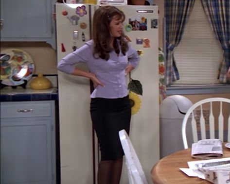 Leah Remini 90s, King Of Queens Carrie Outfits, Carrie Heffernan Outfits, Carrie Heffernan, Just Be, Kingdom Hall, Leah Remini, King Of Queens, Queen Outfit