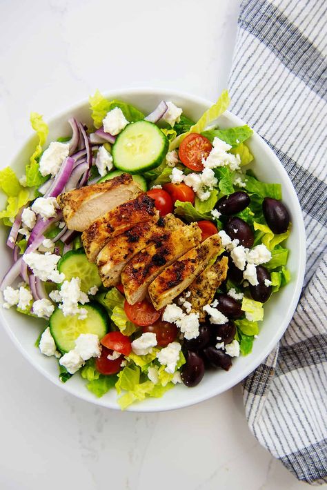 Kabob Salad, Greek Dressing Recipe, Tzatziki Salad, Tzatziki Dressing, Greek Salad Ingredients, Homemade Greek Dressing, Low Carb Chicken Salad, Greek Marinated Chicken, Low Carb Chicken Casserole