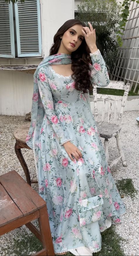 Long Shalwar Design, Serine Eye, New Model Kurti Designs, Cute Frocks For Women, Trendy Kurtas For Women, Outfits For Events, Suit Design Ideas, Indian Dresses For Women, Desi Fits