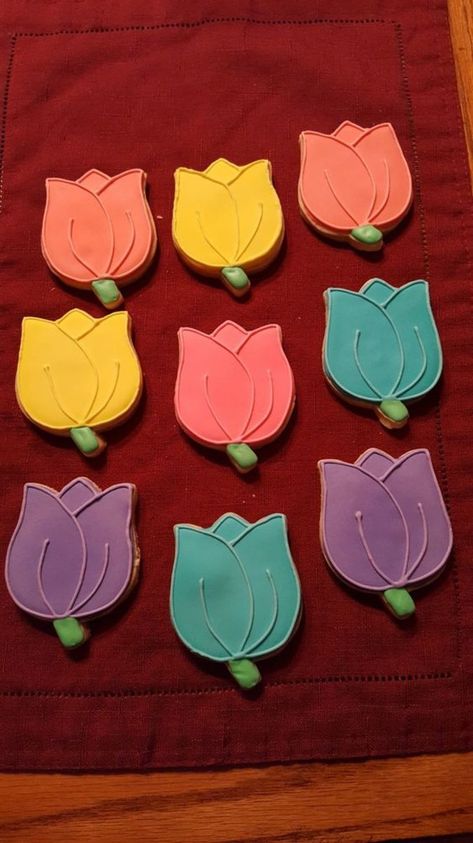 mothers-day-cookies Decorated Tulip Cookies, Tulips Cookies Decorated, Easter Tulip Cookies Decorated, Spring Cut Out Cookies, Spring Flower Cookies Royal Icing, Spring Cookies Decorated Simple, Spring Themed Cookies Decorated, Tulip Sugar Cookies Decorated, Tulip Cookies Royal Icing