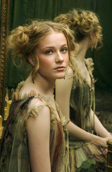 Head Tilted To The Side Reference, Head Tilted To The Side, In Front Of Mirror, Female Portrait Poses, Rachel Wood, Manic Pixie Dream Girl, Evan Rachel Wood, Fashion Background, Wood Photo