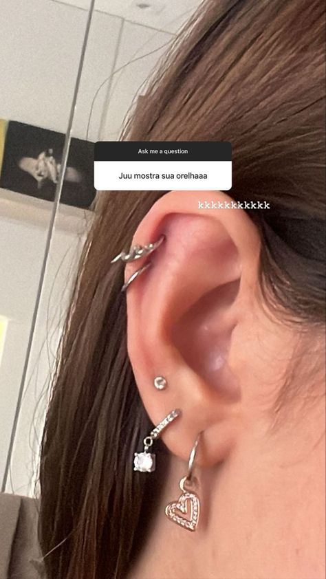 Pandora Earrings Aesthetic, Pandora Earrings, Earrings Aesthetic, Rose Tattoo, Cute Jewelry, Ear Piercings, Ear Cuff, Piercings, Charms