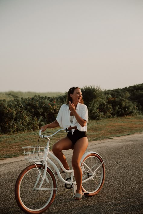 Instagram Blogger Style , Vintage European Hot Girl Summer, Summer Bike Rides Vision Bored, Summer Bike, Beach Bicycle, Bike Photoshoot, Retro Bike, Fire Island, I Want To Ride My Bicycle, Beach Bike, Bike Photo