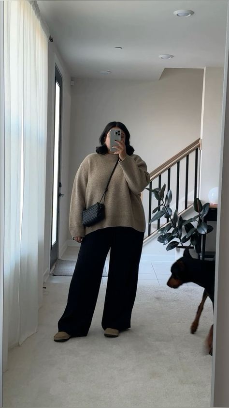 Cozy casual outfit Plus Size Stomach, Big Stomach Outfits, Plus Size Modest Outfits, Summer Outfits Big Stomach, Errands Outfit Summer, Modern Mother Of The Bride, Minimal Style Outfits, Modest Winter Outfits, Plus Size Winter Outfits