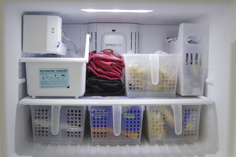 Organized Freezer: Top / Bottom Style Fridge - Simply Organized Top Of Fridge Organization, Freezer Organization Ideas, Organized Freezer, Top Of Fridge, Fridge Models, Spice Rack Organization, Freezer Organization, Organization Station, Kitchen Fridges