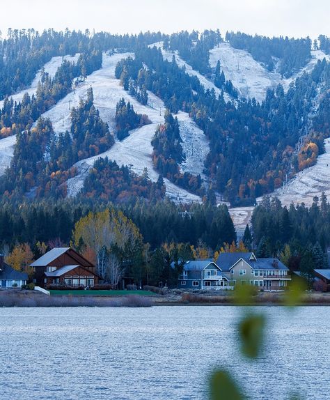 The first snow of the season! ❄️ 📸 @bigbearmountainresort Big Bear Lakefront Cabins BigBearLakefrontCabins.com (909)547-6015 #bigbearlake #visitcalifornia #vacation #visitbigbear #california #bigbearlakecalifornia #bigbearlakefrontcabins Big Bear California Christmas, Big Bear Snow, Big Bear Lake California, Big Bear California, California Christmas, The First Snow, Big Bear Lake, Visit California, Bear Lake