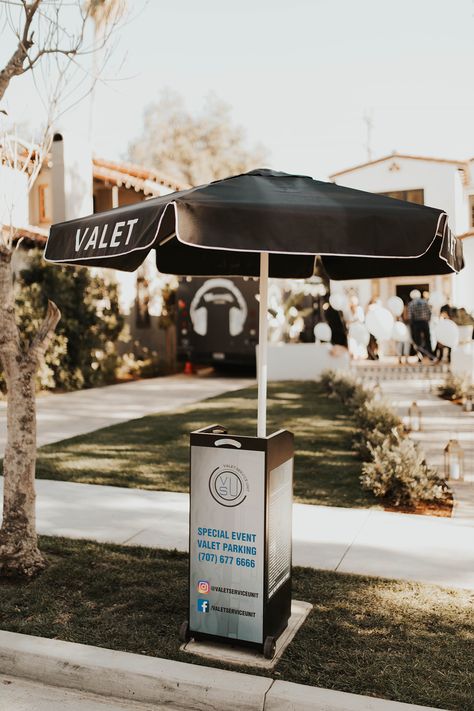 Valet Parking Aesthetic, Valet Parking Design, Jaipur House, Parking Ideas, Vending Machine Design, House Courtyard, Jessi Malay, Happy Birthday To Her, Beautiful Wedding Reception