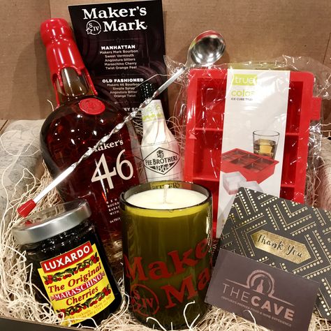 Old Fashioned Cocktail gift box! Makers 46 Bourbon, bitters, ice mold, cherries, bartenders spoon, upcycled soy candle, customized recipe card and more all wrapped up for that special man in your life. Old Fashioned Gift Basket Ideas, Old Fashioned Gift Basket, Old Fashioned Cocktail Gift Basket, Bourbon Gift Basket Ideas, Bourbon Gifts Basket, Candle Customized, Cocktail Gift Basket, Drink Basket, Alcohol Gift Baskets