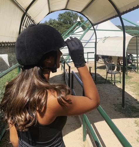 Saudi Girl Aesthetic, Kuwaiti Girl Aesthetic, Khaleeji Girl Aesthetic, Rich Equestrian Aesthetic, Kuwaiti Girl, Riding Aesthetic, Horse Riding Aesthetic, Insta Account, Equestrian Aesthetic