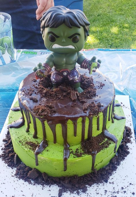 Hulk Cake Hulk Drip Cake, Incredible Hulk Birthday Cake, Hulk Cake Ideas Easy, Hulk Spiderman Cake, Green Goblin Cake, Hulk Birthday Party Cake, Hulk Cake Ideas, Hulk Smash Cake, Hulk Birthday Cake