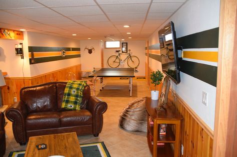 Green Bay Packer basement game room Green Bay Packers Man Cave, Green Bay Packers Room, Basement Games, Barn Remodel, Small Barn, Youth Hostel, Game Room Basement, Basement Living Rooms, Bedroom Green