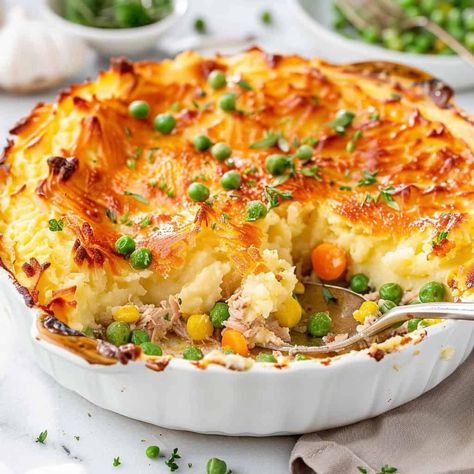 Turn Thanksgiving leftovers into a comforting Leftover Turkey Shepherd's Pie! For easy weeknight dinners, meal prep and turkey pot pie. Dads Leftover Turkey Pot Pie, Leftover Turkey Shepards Pie Easy, Turkey Pot Pie Recipe Easy Thanksgiving Leftovers, Thanksgiving Leftover Pot Pie, Turkey Shepherds Pie Recipe Leftover, Crustless Turkey Pot Pie, Leftover Turkey Shepherds Pie, Turkey Shepards Pie, Turkey Shepherds Pie Recipe