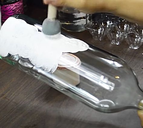 How To Make A DIY Crackle Bottle - Easy Glue Project - Decorative Recycled Bottle Ideas How To Decopauge A Wine Bottle, Altered Bottles Diy, Makers Mark Bottle, Reuse Wine Bottles, Old Wine Bottle, Large Wine Bottle, Crackle Painting, Bottle Ideas, Bottle Diy