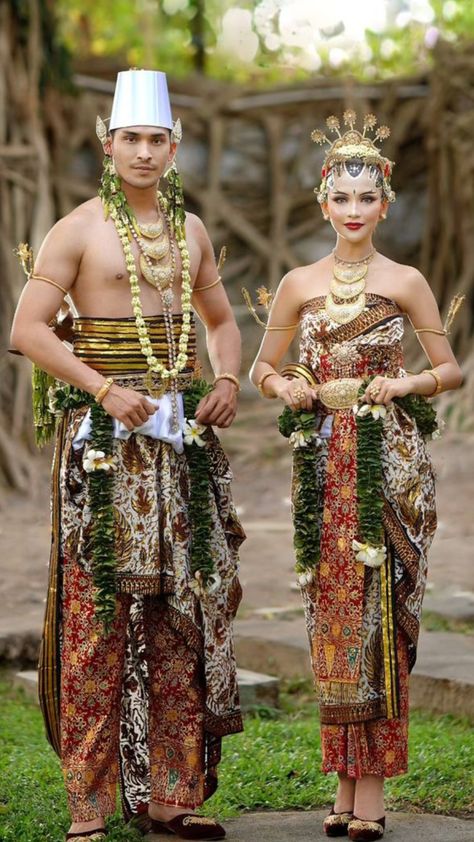 Jawa Pride, Paes Ageng, Javanese Wedding, Adat Jawa, Indonesian Wedding, Dream Gown, Cultural Fashion, Middle Eastern Fashion, Kebaya Dress