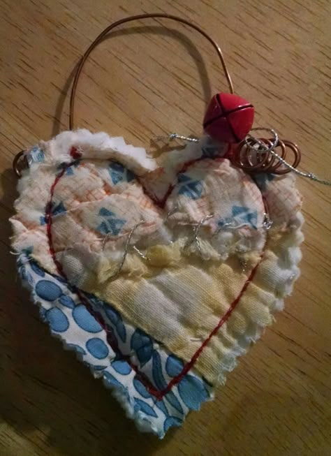 Old Quilt Ornaments, Using Old Quilts For Crafts, Old Quilts Repurposed Ideas Diy, Quilt Craft Ideas, Dress Ornaments, Felt Hearts Crafts, Pocket Hearts, Ornament Shapes, Quilt Crafts