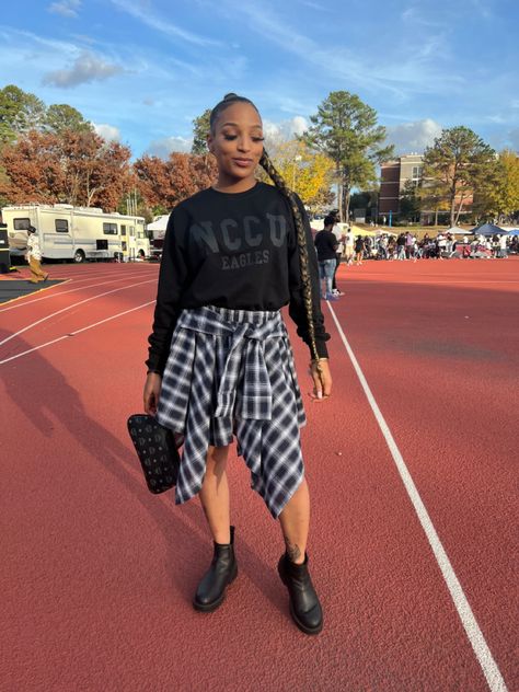 Black girl HBCU tailgate homecoming outfit NCCU Nccu Homecoming Outfits, Hbcu Homecoming Outfits, Hbcu Outfits, Hbcu Homecoming, Tailgate Outfits, Stylish Black Women, Athleisure Looks, Outfit Black Women, Homecoming Outfit