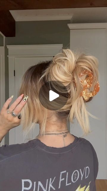 TORIE BLISS on Instagram: "Claw clip 🥨🥨🥨 𝖘𝖆𝖛𝖊 & 𝖙𝖗𝖞  Hair tutorial, claw clip, spring hair, summer hair, quick hair, easy hair #hairtutorial" Claw Clip Hair Extensions, Claw Clip For Thinner Hair, Bun Hacks, Cute Claw Clip Hairstyles, Quick Hair, Spring Hair, Clip Hairstyles, Hair Summer, Hair Easy