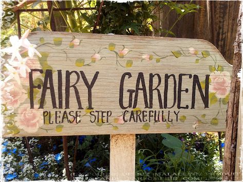 So going to find someone to make me one of these! The kids would love to do their own fairy garden :) Fairy Garden Sign, Terrasse Design, Faeries Gardens, Deco Originale, Fairy Garden Houses, Garden Quotes, Diy Fairy, Fairy Doors, Fairy Garden Diy