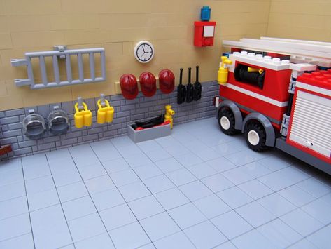 Fire station Lego Fire Station, Lego City Fire Station, Lego Factory, Lego Fire, City Ideas, Lego Town, Lego Inspiration, Lego Diy, Lego Modular