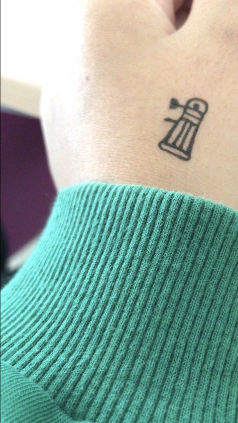 dalek tattoo doctor who Small Tardis Tattoo, Subtle Doctor Who Tattoo, Tardis Tattoo Simple, Dr Who Tattoo Ideas, Dalek Tattoo, Doctor Who Tattoo Ideas, Doctor Who Minimalist, Tattoo Doctor, Dr Who Tattoo