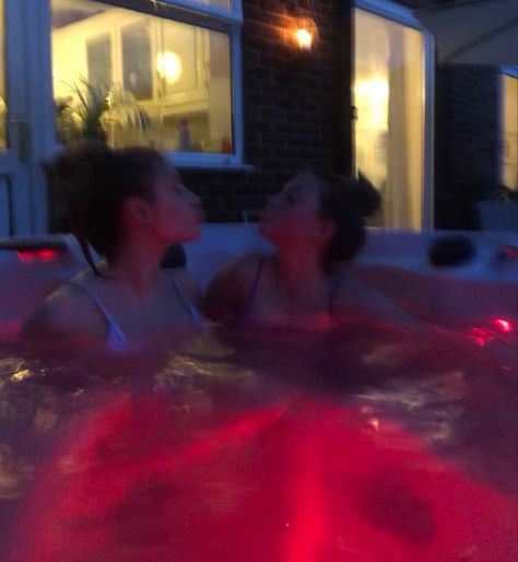 Cute Hot Tub Pictures With Friends, Aesthetic Hot Tub Pictures, Night Hot Tub Pictures, Hot Tub Instagram Pictures, Hot Tub Pics Instagram, Hot Tub Selfie, Hot Tub Photoshoot Ideas, Hot Tub Aesthetic, Hot Tub Pictures Poses