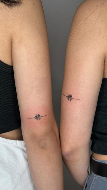 Sam’s Tattoos on Instagram: "doing these little tattoos makes me so happy 😇" Matching Cool Tattoos, Sister Silhouette Tattoo, Sentimental Matching Tattoos, Cute Duo Tattoos, Sister Tattoo Aesthetic, Best Friend Simple Tattoos, Tattoos For 5 Friends, Matching Tattoos Nature, Different Matching Tattoos