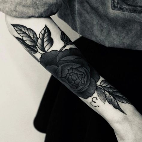 Palm Size Cover Up Tattoos, Realism Tattoo Cover Up, Cover Up Ideas For Dark Tattoos, Back And Arm Tattoo Women, Large Forearm Tattoo Coverup, Cool Tattoo Cover Up Ideas, Dark Black Tattoos Coverup, Large Black Cover Up Tattoos For Women, Black Floral Tattoo Cover Up