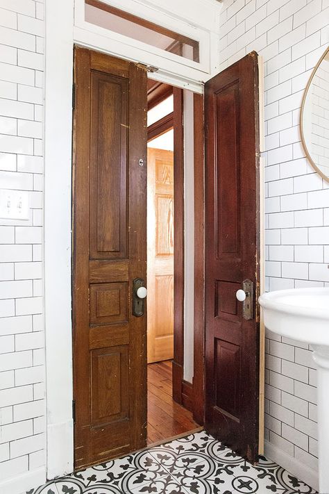 10 Historic Homes for Modern Creative Families Narrow French Doors, Door Bathroom, Wooden Door Design, Transom Windows, Vintage Bath, Antique Doors, French Doors Interior, Bathroom Doors, Old Doors