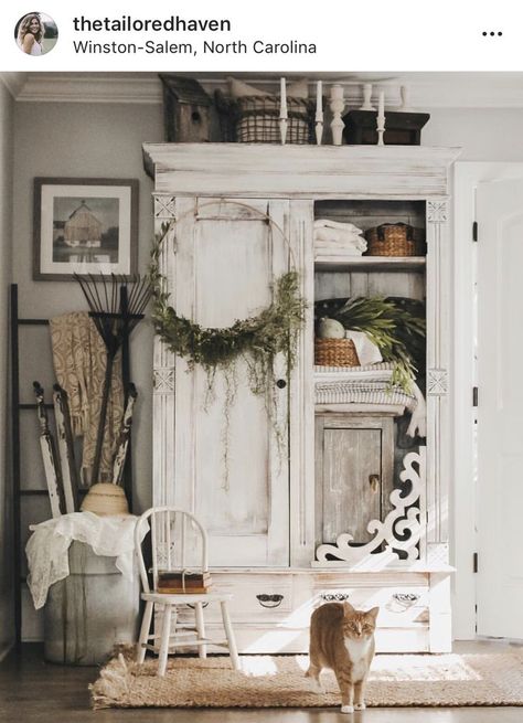 Case In Stile Country, White Armoire, Muebles Shabby Chic, Decor Shabby Chic, Chic Kitchen, Shabby Chic Kitchen, Shabby Cottage, About Christmas, Shabby Chic Homes