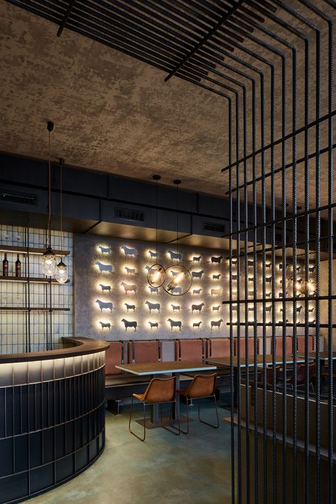 » Gran Fierro Argentinian Restaurant by Formafatal Meat Restaurant Design, Steakhouse Decor, Argentinian Restaurant, Industrial Restaurant Design, Parrilla Interior, Kitchen Elevation, Carnicerias Ideas, Charcoal Walls, Industrial Style Interior