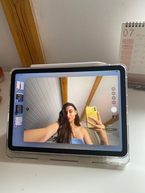 Ipad Camera Selfie Aesthetic, Ipad Mirror Selfie Aesthetic, Ipad Story Instagram, Ipad Pictures Selfie, Ipad Selfie Ideas, Ipad Photo Ideas, Ipad Air 5th Generation Aesthetic, Foto Ipad, Ipad Air Aesthetic