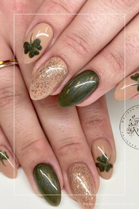 Nails St Patricks Day Simple, Almond St Patrick Nails Ideas, St Patty’s Nail Designs, Short March Nail Designs, Classy Saint Patricks Day Nails, Gold St Patricks Day Nails, St Patties Day Nails Design, St Paddy Nails, St Pat Nails